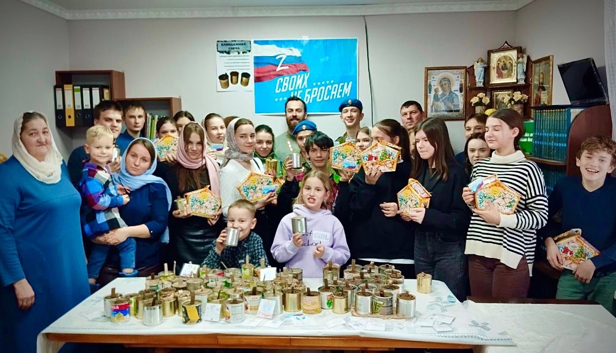 Первые посетили Воздвиженского храма г. Грязи с доброй и важной миссией, где приняли участие в молебне и получили благословение на доброе дело.