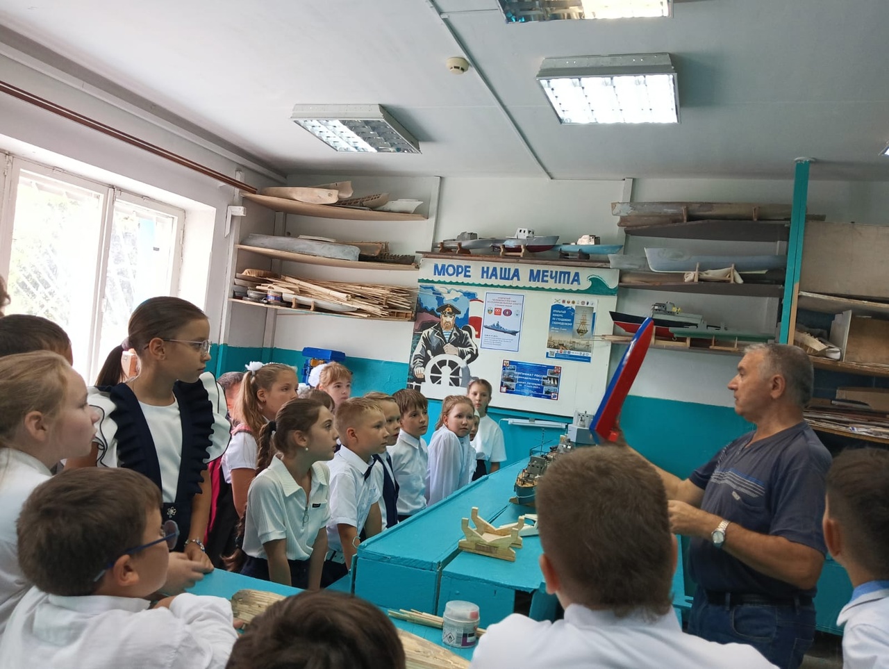 Познавательная экскурсия в мир творчества..